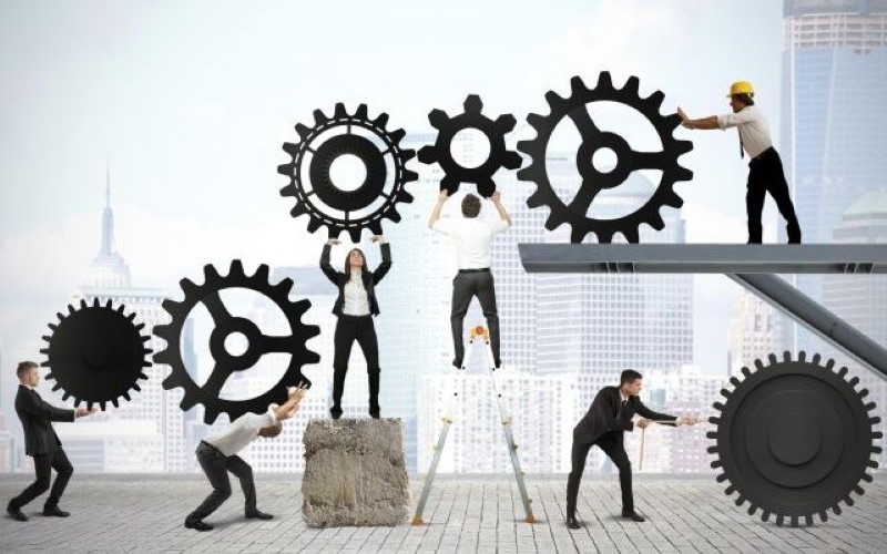 سیستم‌ سازی در کسب و کار چیست و چگونه به بهره‌وری سازمان کمک میکند؟