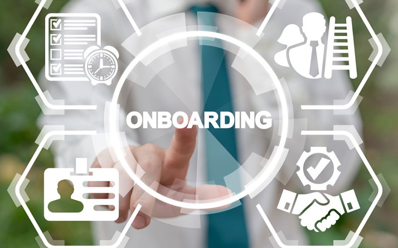 آنبوردینگ (Onboarding) مشتری: تعریف، مراحل، استراتژی‌ ها و مثال‌ ها